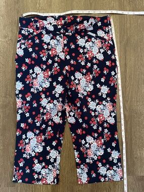 Briggs Petite Floral Capris with Elastic Waist 10p